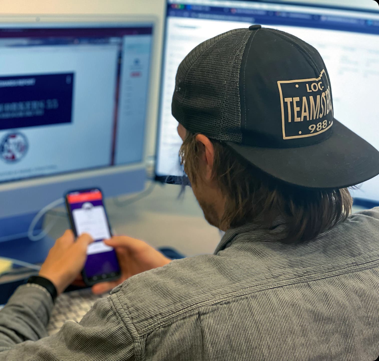 LinkedUnion engineers monitoring website performance